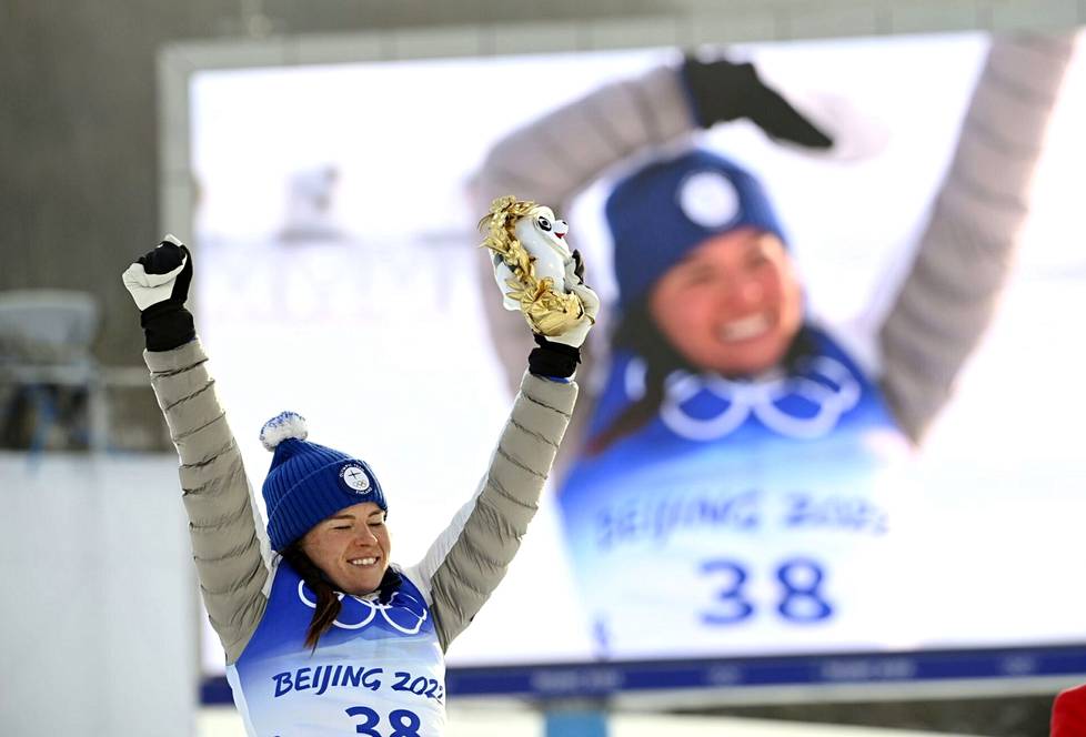 Krista Pärmäkoski tuuletti uransa toista olympiapronssia kymmenellä kilometrillä. 