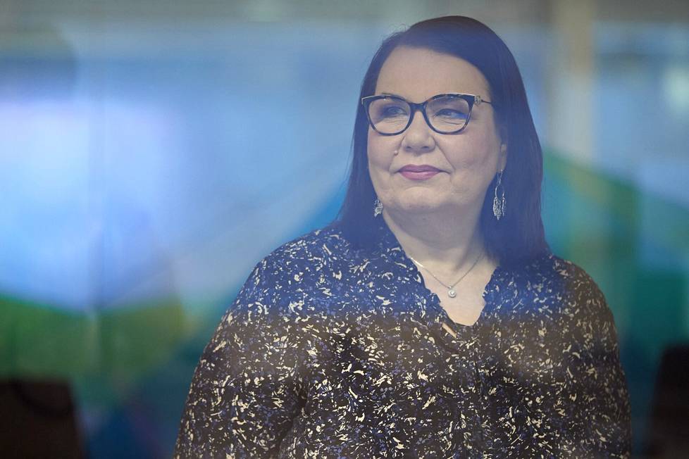 Merja Ylä-Anttila johtaa Yleisradiota, joka on ollut vaalilupausten leikkauskohteena.