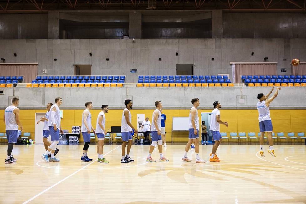 Several different throwing competitions were seen in Susijeng's training.  Picture of the training hall before the start of the tournament.