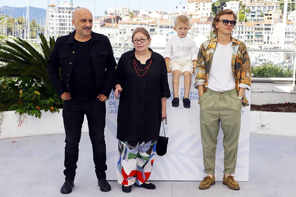 Noé sekä Vortexin näyttelijät Françoise Lebrun, Kiki-pikkupoikaa esittävä Kylian Dheret ja Alex Lutz Cannesin elokuvajuhlilla heinäkuussa 2021.