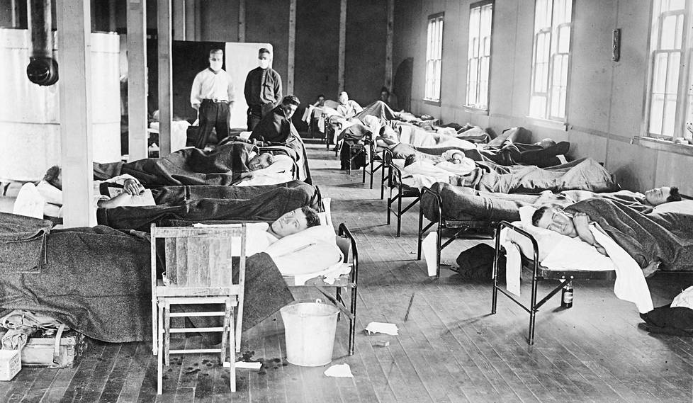 Espanjantaudista kärsiviä potilaita hoidettiin Yhdysvaltain Coloradoon pystytetyssä kenttäsairaalassa vuonna 1918.
