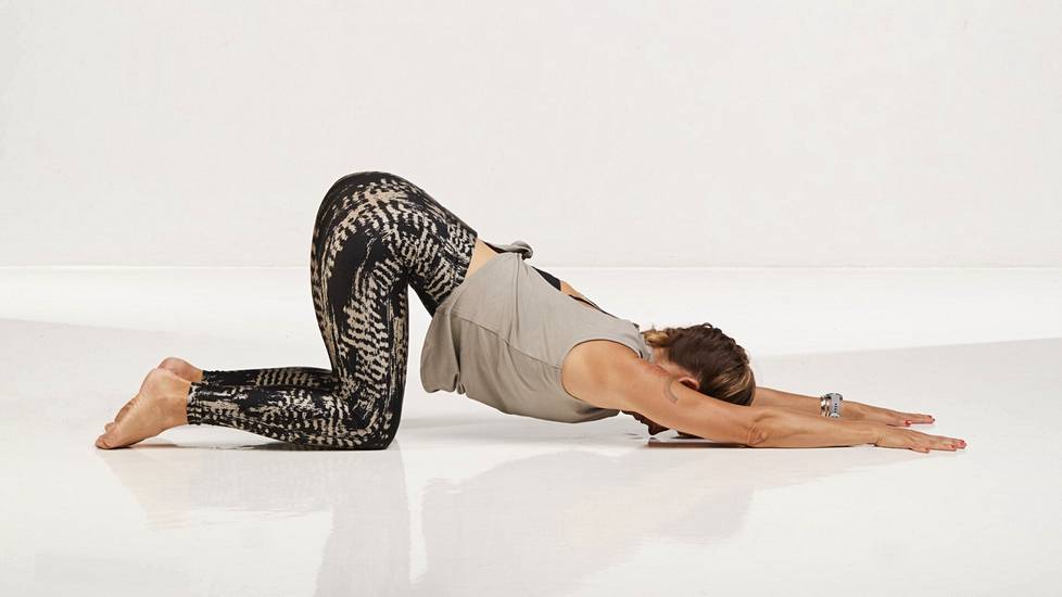 Monet yin-joogan liikkeet näyttävät ja tuntuvat helpoilta, mutta tehoavat kehoon monin tavoin. Paikallaanolo vaikuttaa ennen kaikkea parasympaattiseen hermostoon. 