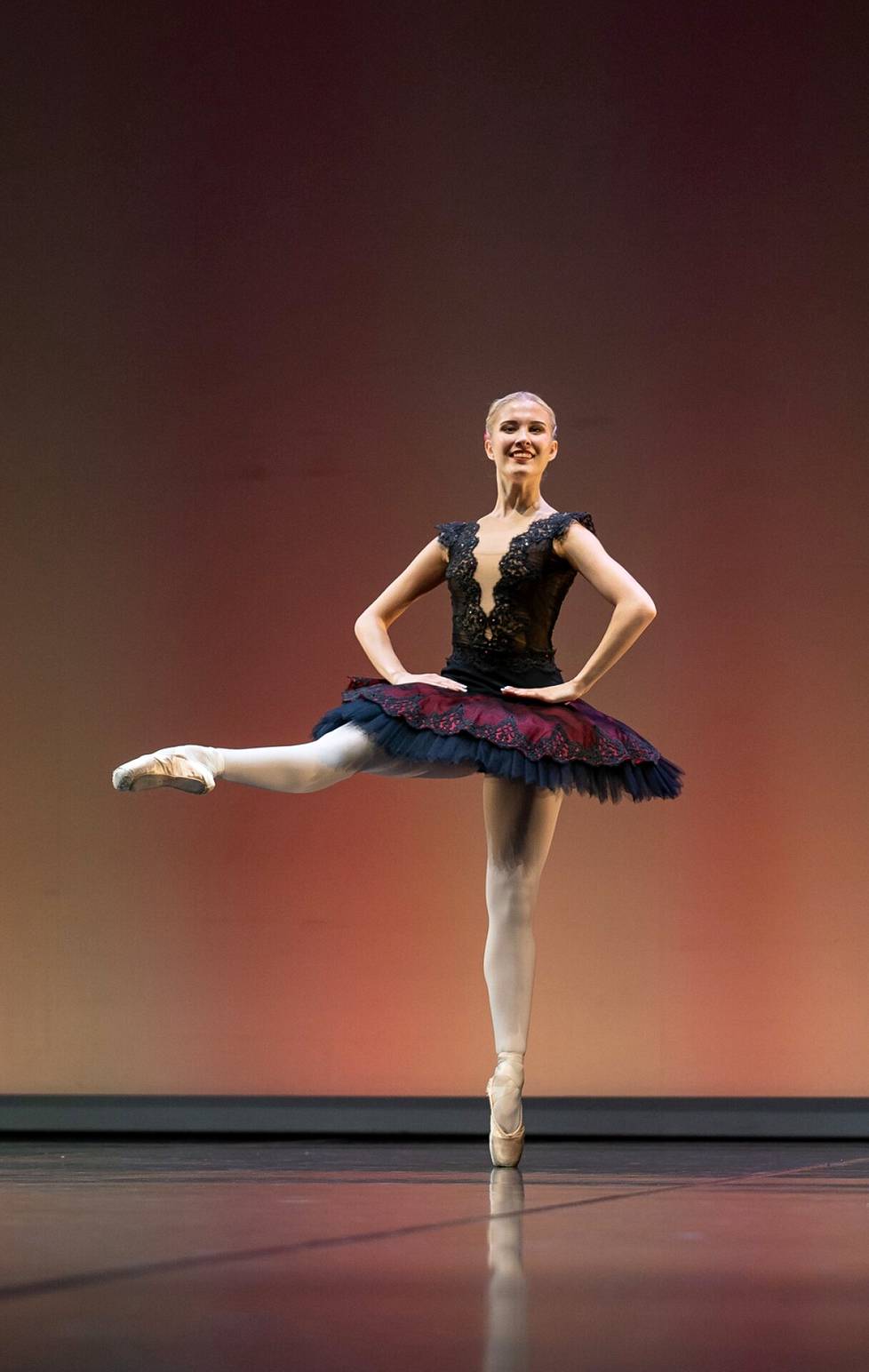 Suomen Anni Martinsén on yksi Helsingin kansainvälisen balettikilpailun finalisteista.