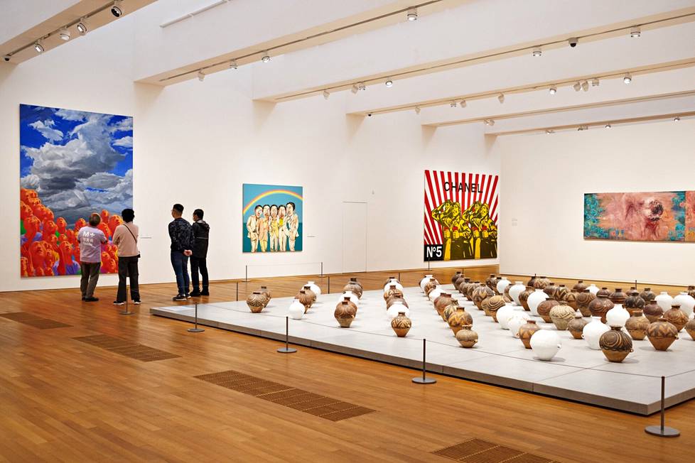 M+-museossa on esillä muun muassa Ai Weiwein teos Whitewash, joka kertoo siitä, että totuus paljastuu aina lopulta.