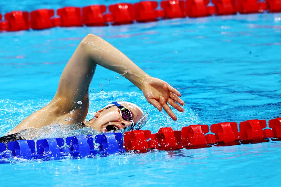 Ida Hulkko in the Tokyo Olympic pool in July 2021. 