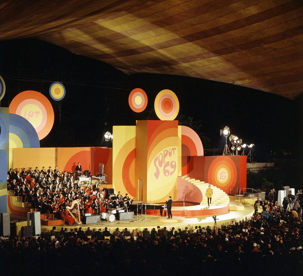 Sopotin laulufestivaalin lava Puolan Sopotissa vuonna 1969. Intervision laulukilpailu perustui myöhemmin kyseisen festivaalin perinteisiin. 