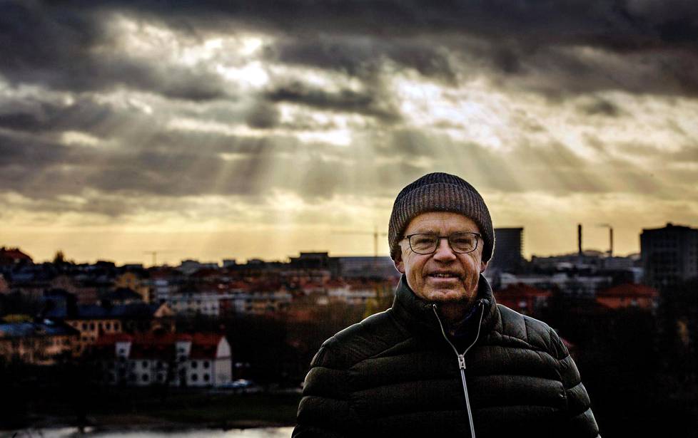Peter Strang on suomenruotsalainen palliatiivisen lääketieteen professori. Hän on kirjoittanut yksinäisyydestä kirjan Att höra till: om ensamhet och gemenskap (Natur & Kultur 2014).