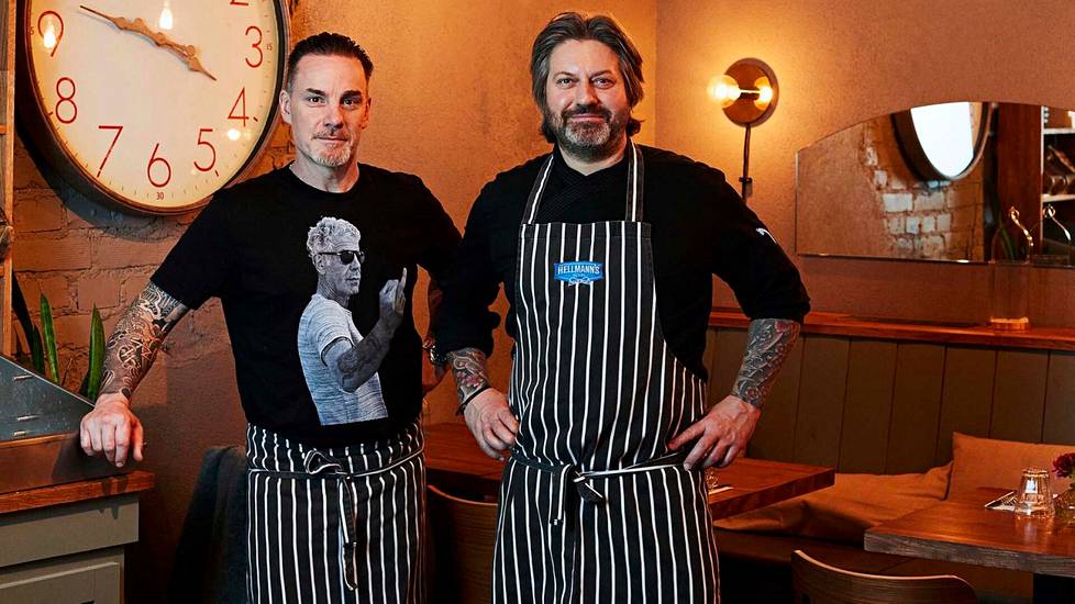 Ravintola Pauletten Kalle Lindroth ja Andreas Tòth uskovat valoisampaan tulevaisuuteen.