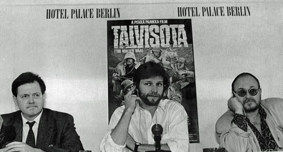Antti Tuuri, Taneli Mäkelä ja Pekka Parikka esittelivät Talvisotaa kansainväliselle lehdistölle Berliinin elokuvajuhlilla helmikuussa 1990.