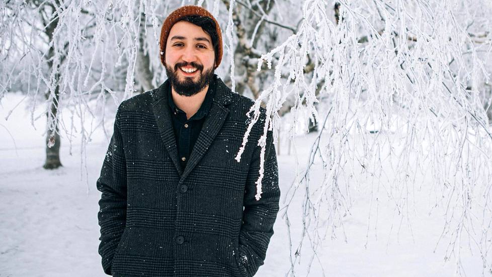 Enrique Marín ihmettelee, miten normaalisti suomalaisten elämä jatkuu, vaikka lunta on tullut valtavia määriä. Hän ihastui erityisen paljon pulkkamäkeen tänä talvena.