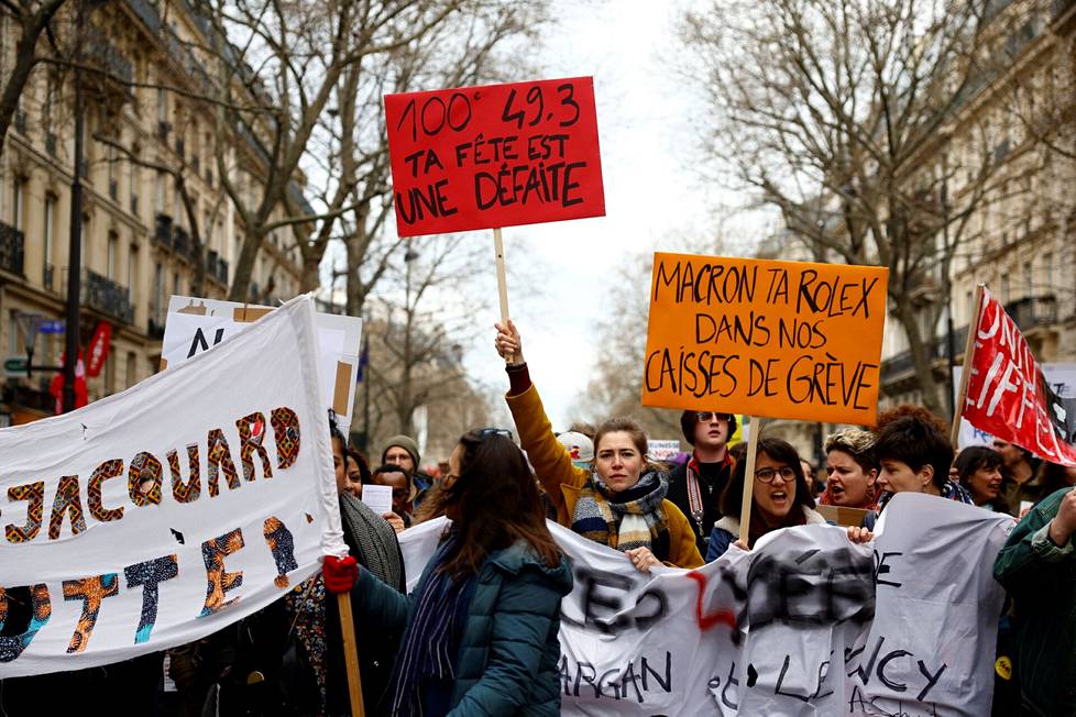 Opiskelijoita Ranskan eläkeuudistuksen vastaisissa mielenosoituksissa 28. maaliskuuta 2023.