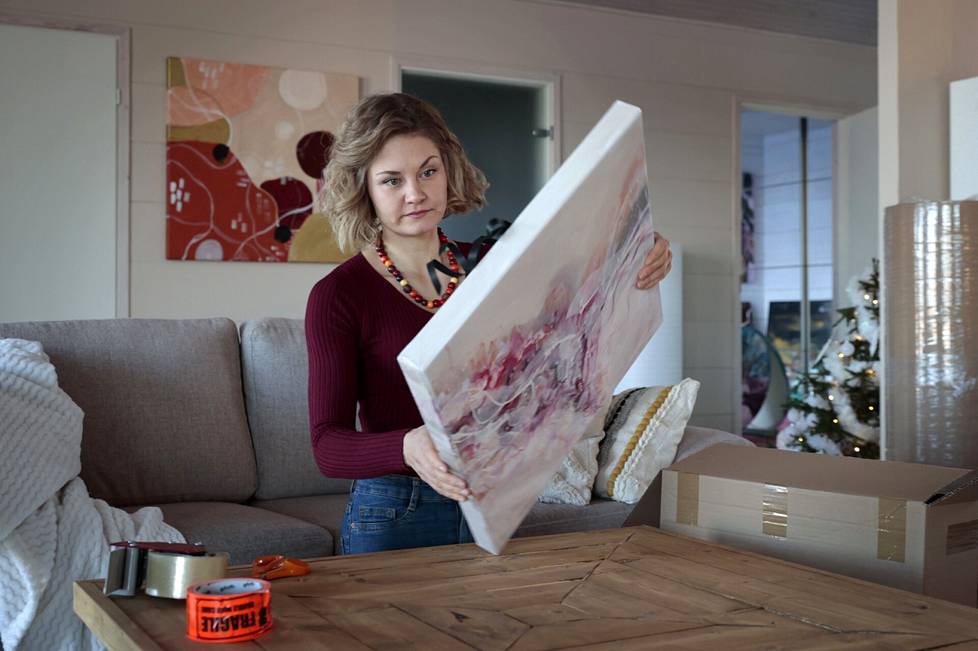 Kun eurajokilainen Saana Hakala alkoi puolitoista vuotta sitten maalata tauluja, hän ei arvannut, että siitä tulisi vielä hänelle työ.