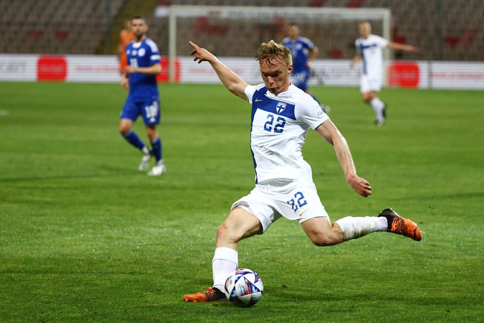 Ilmari Niskanen laukoi Kansojen liigan ottelussa Bosnia ja Hertzegovinaa vastaan kesäkuussa.