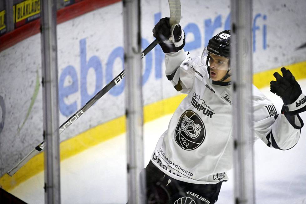 Mikael Pyyhtiä on lyönyt ryminällä läpi tämän kauden pudotuspeleissä. Kuva välieräsarjasta HIFK:ta vastaan.