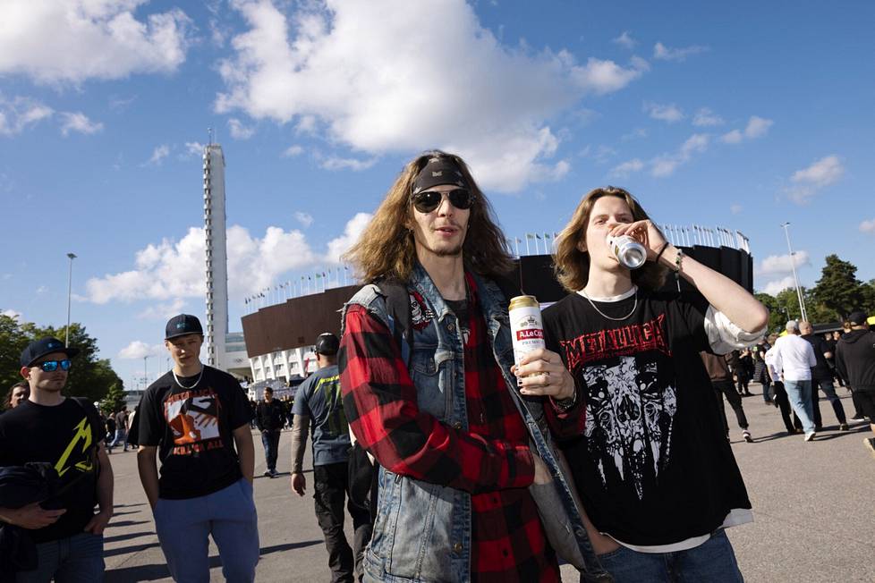 Tuure Marttinen (left), 19, and Joona Tuomivirta, 21, had come to see Metallica for the first time.  Fans who arrived in Helsinki from Vantaa and Järvenpää found tickets for both Friday and Sunday's concerts.  Both say that they play thrash metal themselves, although their abilities are not yet enough for stages like the Olympic Stadium.  The duo says they hope for a great atmosphere and good songs from the evening's gig.  