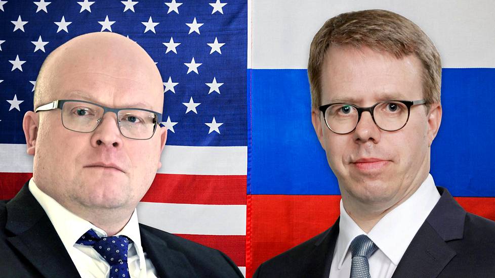 Mikko Hautala (vas.) on entinen Moskovan-suurlähettiläs ja tuleva Washingtonin-suurlähettiläs. Antti Helanterä seuraa Hautalaa Moskovan-suurlähettiläänä.