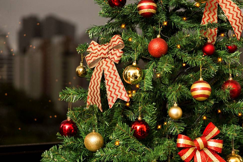 Joulupuuseuran arvion mukaan Suomessa pystytettiin viime jouluna noin 1,4 miljoonaa joulukuusta. Luku sisältää myös julkisissa tiloissa olevat joulukuuset.