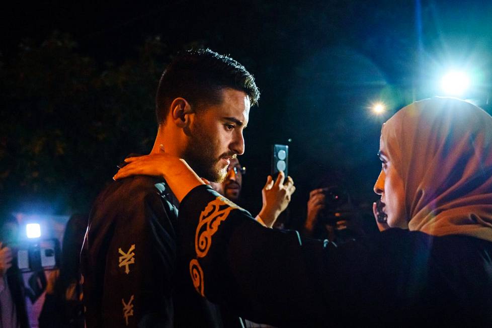 Mohammed ja Muna el-Kurd kohtasivat kotikaupunginosassaan Sheikh Jarrahissa Itä-Jerusalemissa vapauduttuaan Israelin poliisin hallusta kesäkuussa.