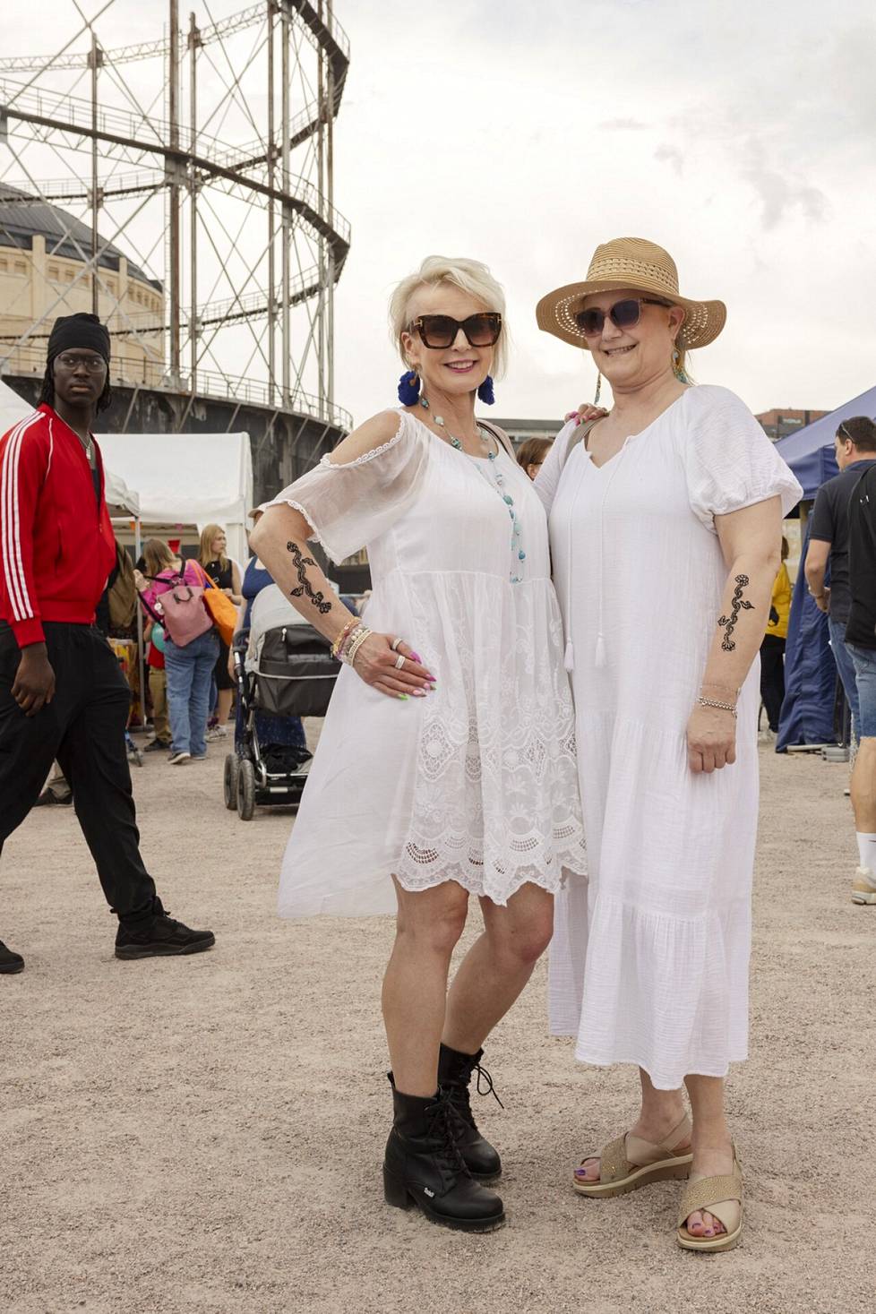 Päivi Anttila (left) and Marjo Faye from Espoo wore white, even though they didn't agree on it in advance.