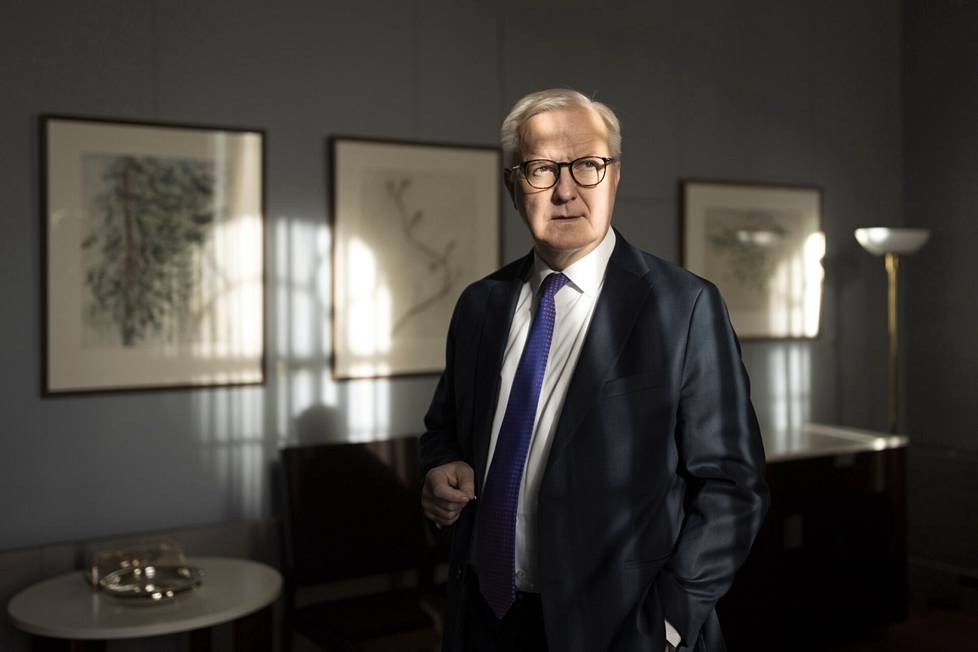 Suomen Pankin pääjohtaja Olli Rehnin mielestä kannustinloukkuja pitäisi purkaa, jotta työllisyys paranisi ja julkinen talous vahvistuisi.