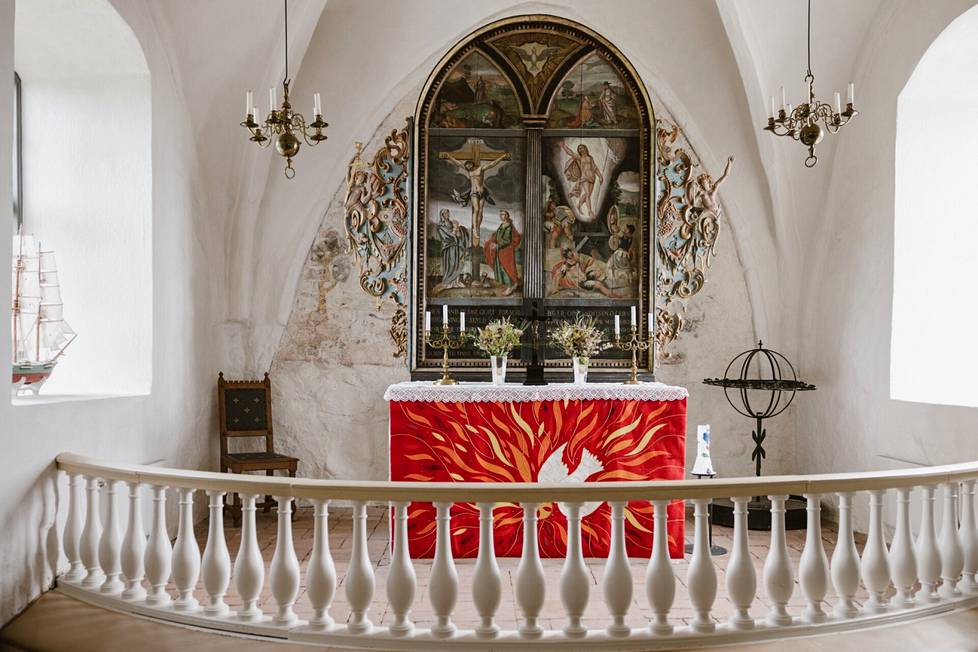 St. Ibbin kirkon vanhimmat osat ovat 1200-luvulta. Alttaritaulun on maalannut Tobias Gemberlin 1570-luvulla. 