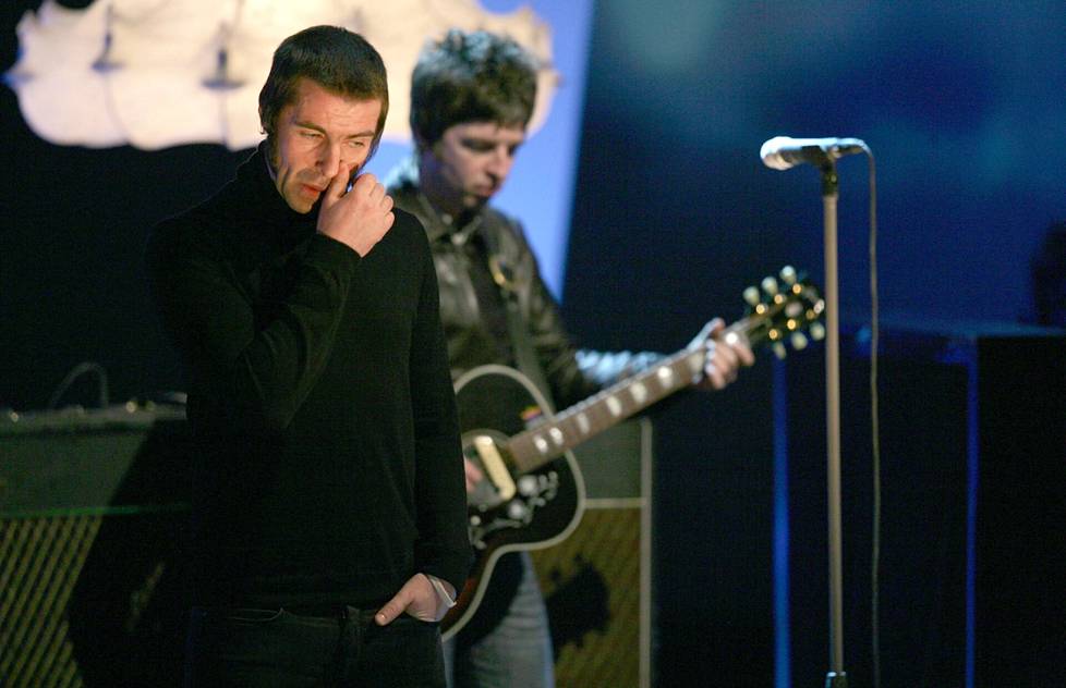 Liam (left) and Noel Gallagher on stage in February 2009. A few months later, the band finally disbanded.