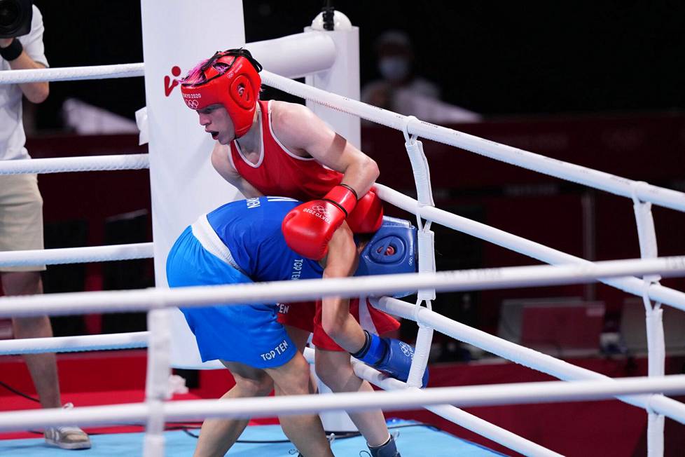 Mira Potkonen sai Tokion olympialaisten alkusarjassa vastaansa Ranskan Maiva Hamadouchen. Niin kehässä kuin kulisseissa joutuu välillä vääntämään.