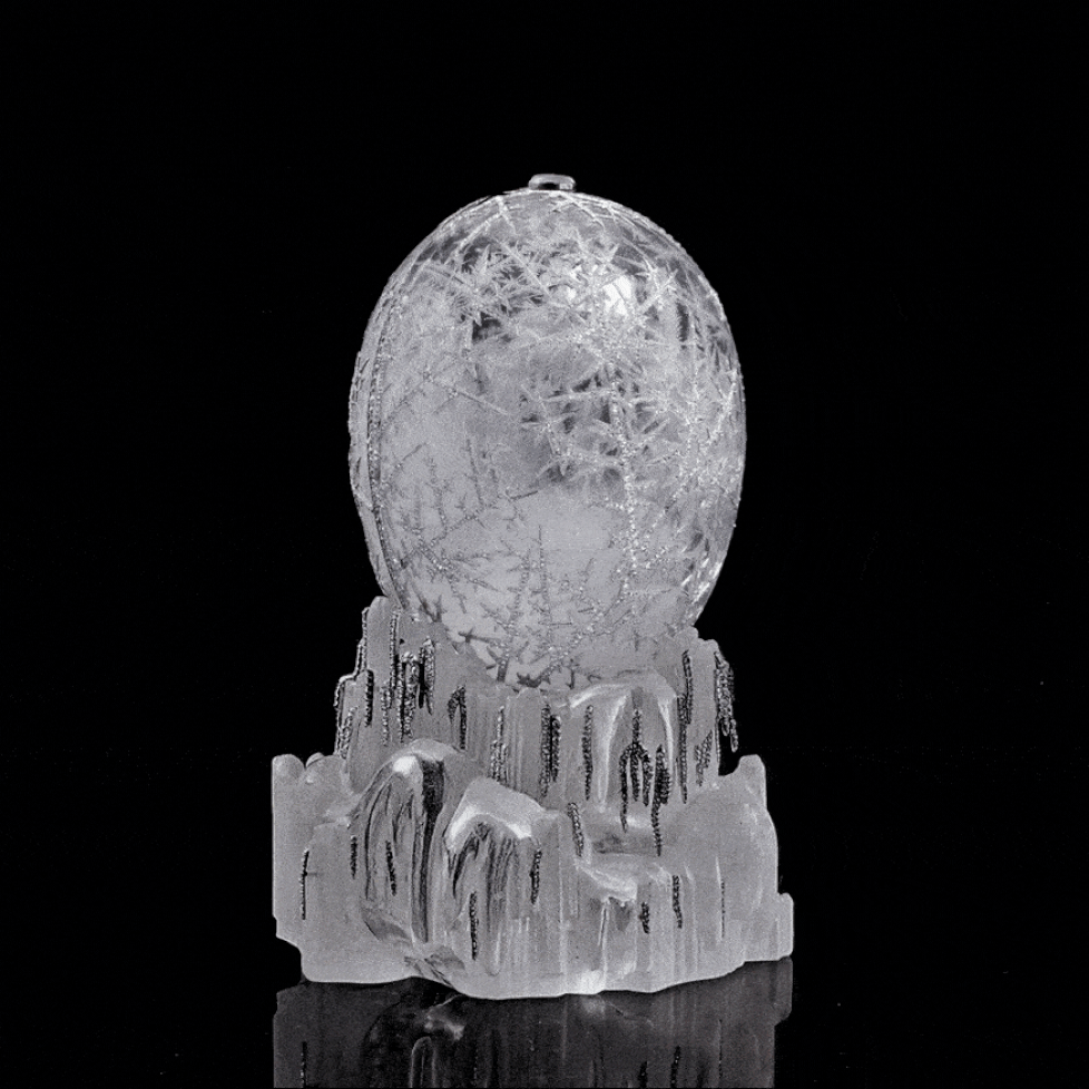 Talvimunana tunnettu vuoden 1913 keisarillinen pääsiäismuna myytiin huutokaupassa New Yorkissa 9,6 miljoonalla dollarilla vuonna 2002. Munan suunnitteli nuori Alma Pihl, ja esine valmistettiin suomalais-pietarilaisen Albert Holmströmin työpajassa. 