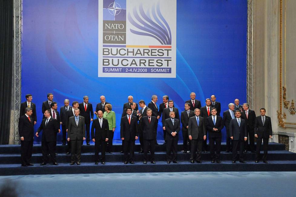 Vuonna 2008 Bukarestin huippukokouksen aikaan Natossa oli 26 jäsenmaata. Loppuasiakirjassa Ukrainalle annettiin lupaus, että siitä tulee Naton jäsen.