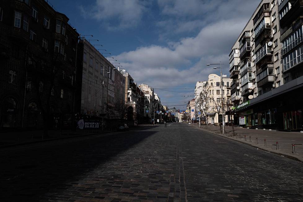 The streets of Kiev are deserted.