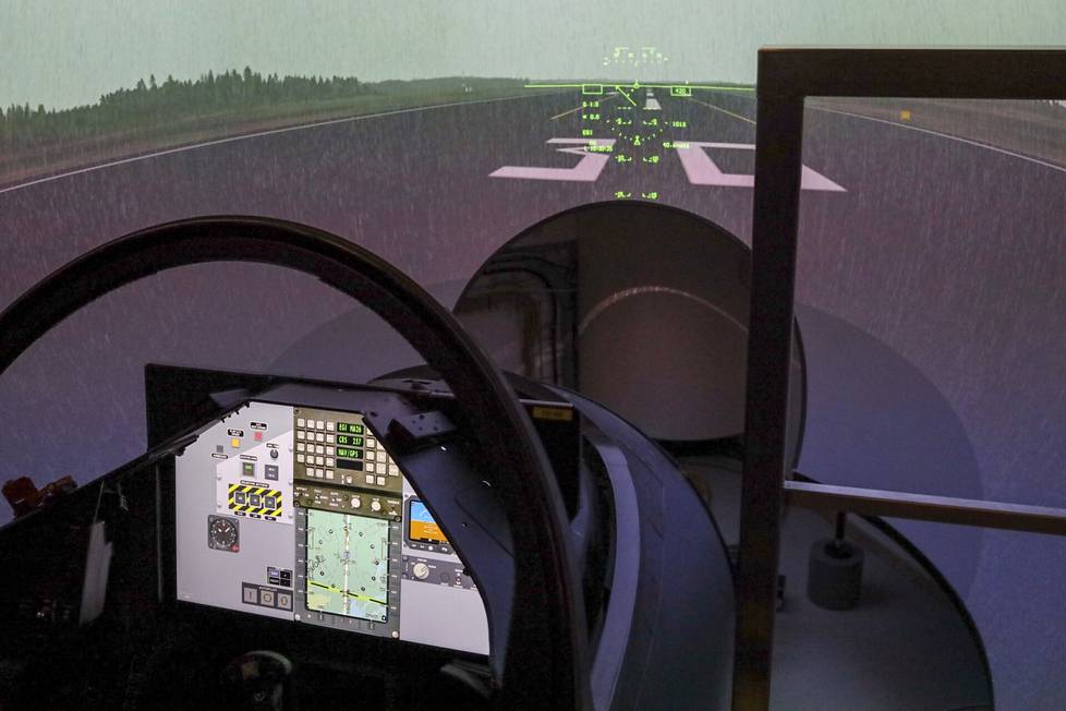 Hävittäjälentolaivue 41 lentää Hawk-kalustolla. Koulutusta annetaan usealla erilaisella simulaattorilla.