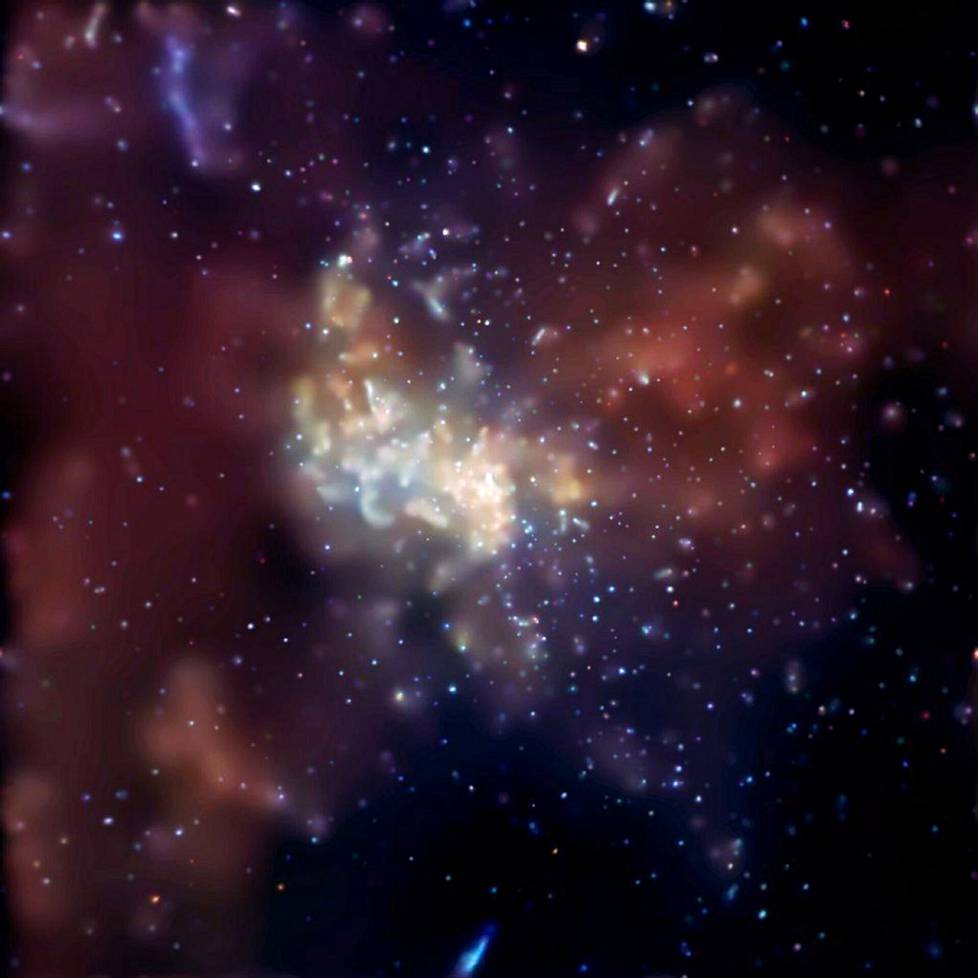Chandra-tutkimussatelliitin kuva vuodelta 2003 paljastaa hurjan säteilyn Linnunradan keskustassa.
