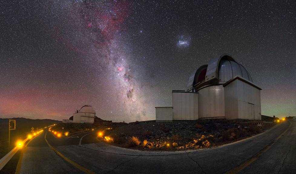 Linnunrata erottuu selvästi tähtitaivaalla Euroopan eteläisen observatorion yllä Chilessä.