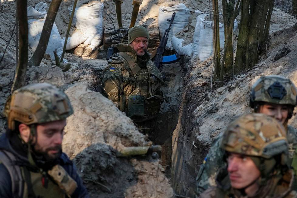 Ukrainalaisia sotilaita valmiudessa lähellä Kiovaa.