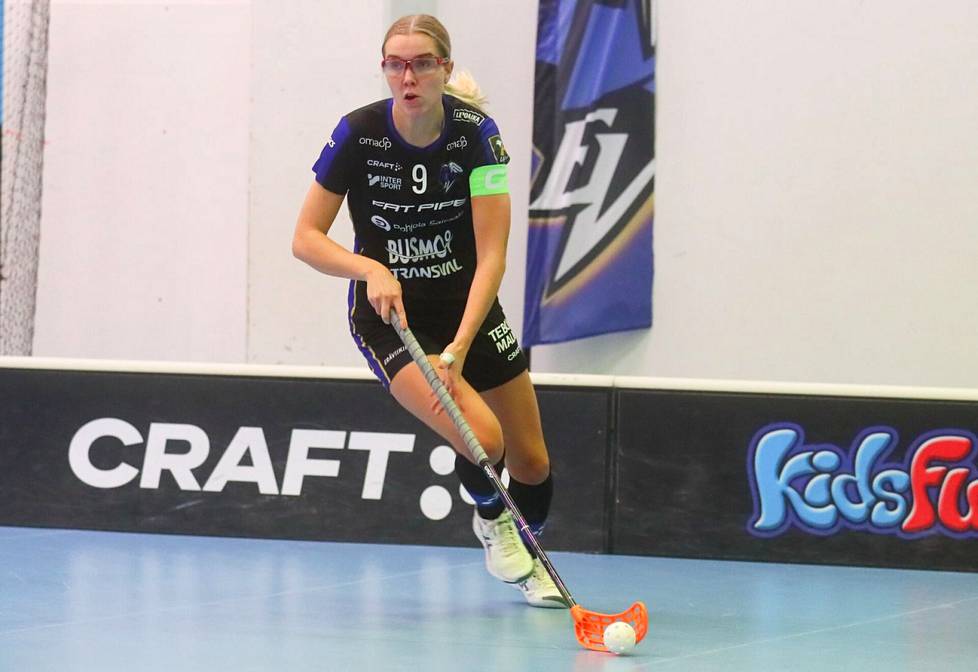 Daniela Westerlund pelaa Eräviikingeissä hyökkääjänä, mutta maajoukkueessa hän on puolustaja. 