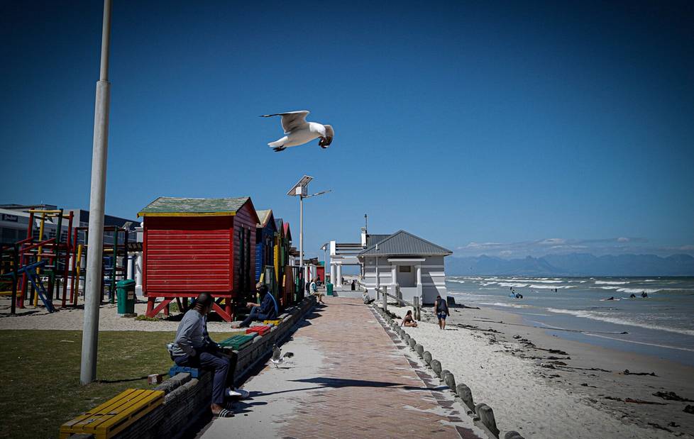 A few kilometers from the residential area of ​​Lavender Hill is Muizenberg beach and a residential area where residents live a safe life.