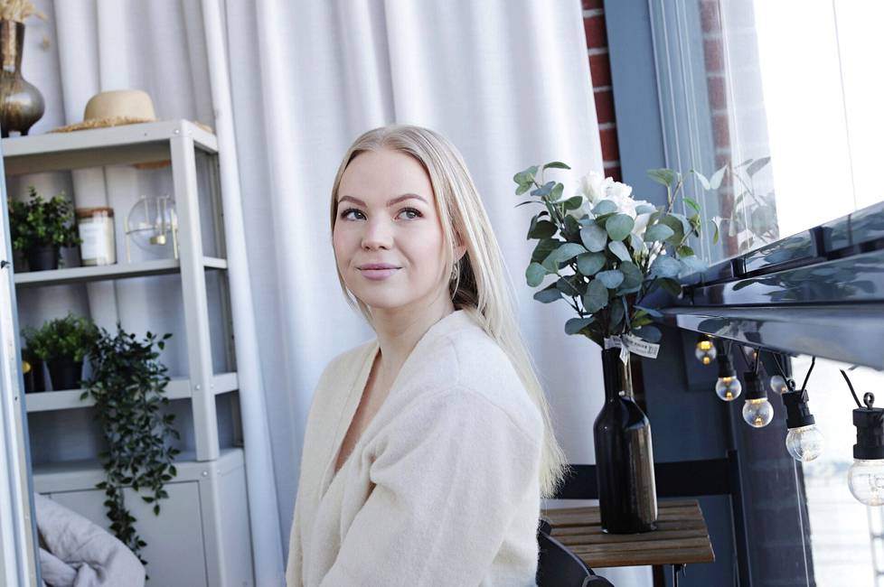 Jenni Tuominen on intohimoinen sisustaja. Kun hän jakoi tärppinsä kalliin näköiseen sisustamiseen opiskelijabudjetilla, kohu oli valmis.