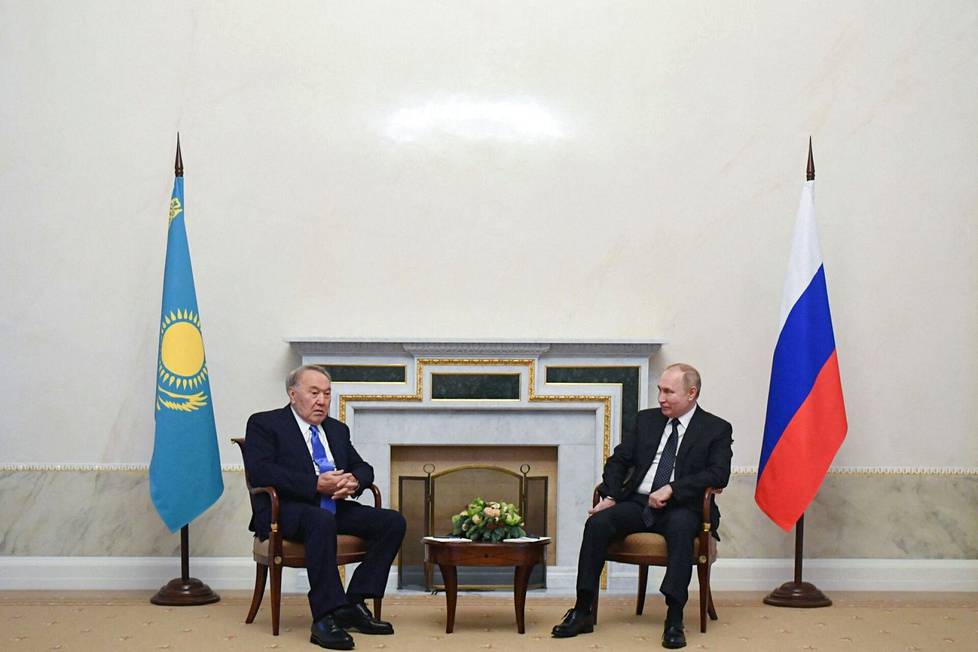 Nursultan Nazarbajev tapasi Vladimir Putinin Konstantinin palatsissa Pietarin länsipuolella joulukuun lopussa. Seuraavana päivänä päättyneen Ivy-maiden kokouksen jälkeen Nazarbajevia ei ole nähty missään.