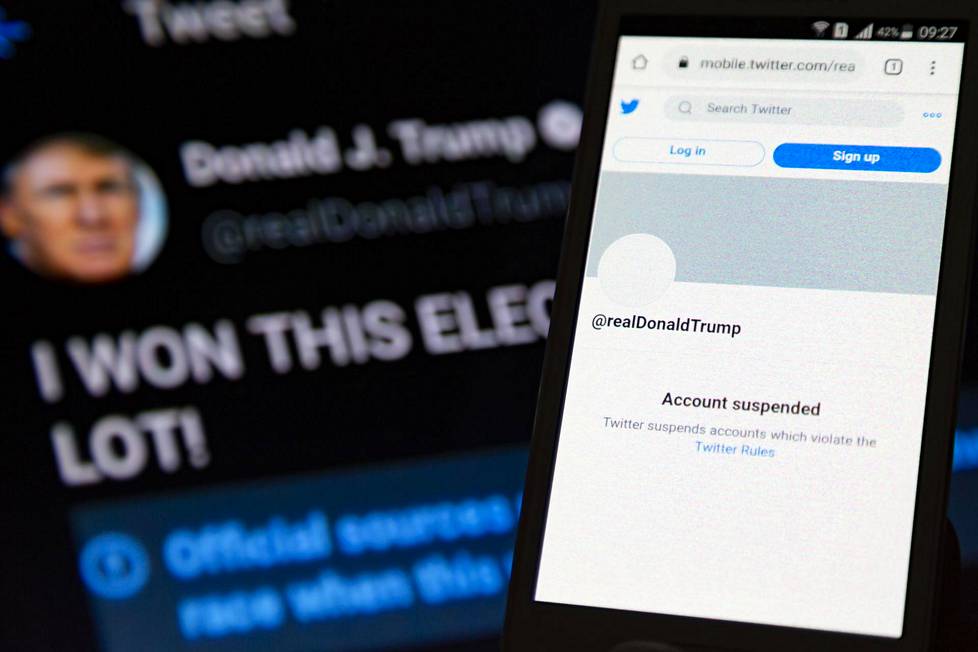 Donald Trumpin Twitter-tili on suljettu ja vanhat julkaisut on piilotettu.