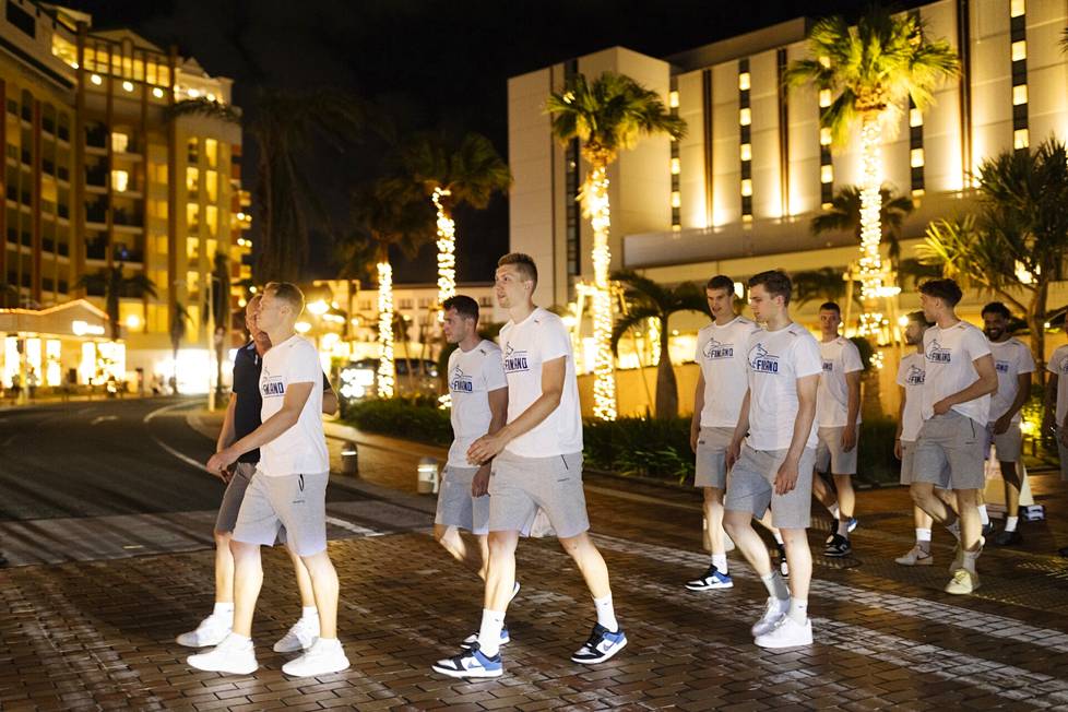 Susijeng's players arrived to meet the fans after the disappointments of the first group.