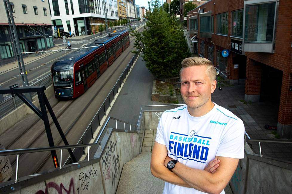 Suomen miesten koripallomaajoukkue vieraili Tampereella kahdesti elokuussa. Lassi Tuovi ei näillä kerroilla ehtinyt katsomaan paikallista teatteritarjontaa.