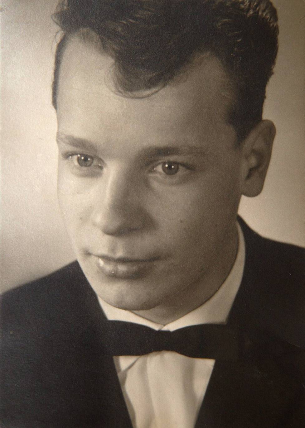 Ilkka Kanerva rippikesänään 1960-luvun alussa.
