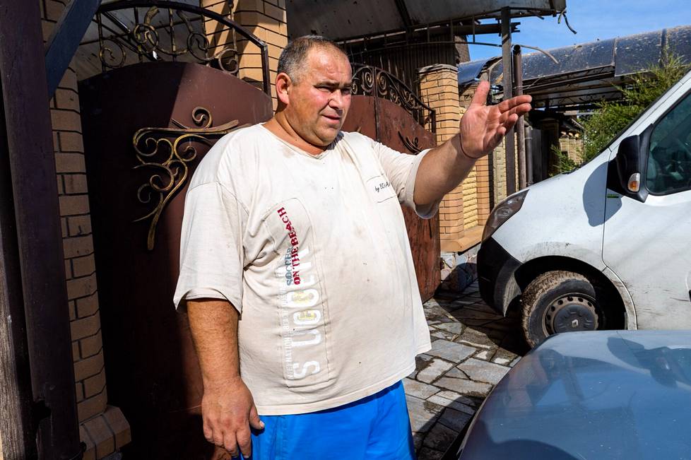 Neighbor Nikolai Novastroinih found a blown-off arm in front of his gate that belonged to one of the residents of the destroyed neighboring house. 