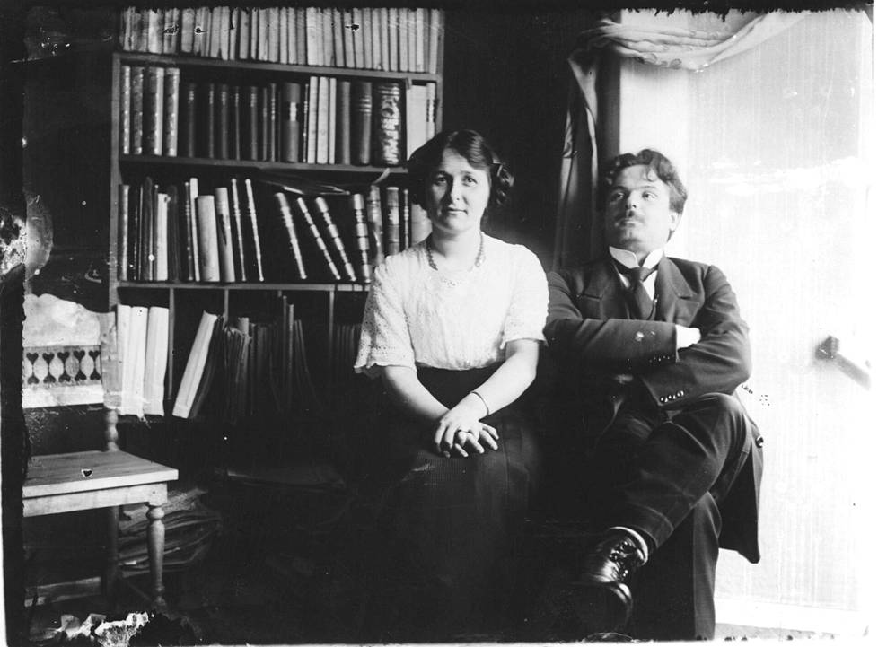 Toivo Kuula Alma-vaimonsa kanssa vuonna 1914, neljä vuotta ennen tragediaa.