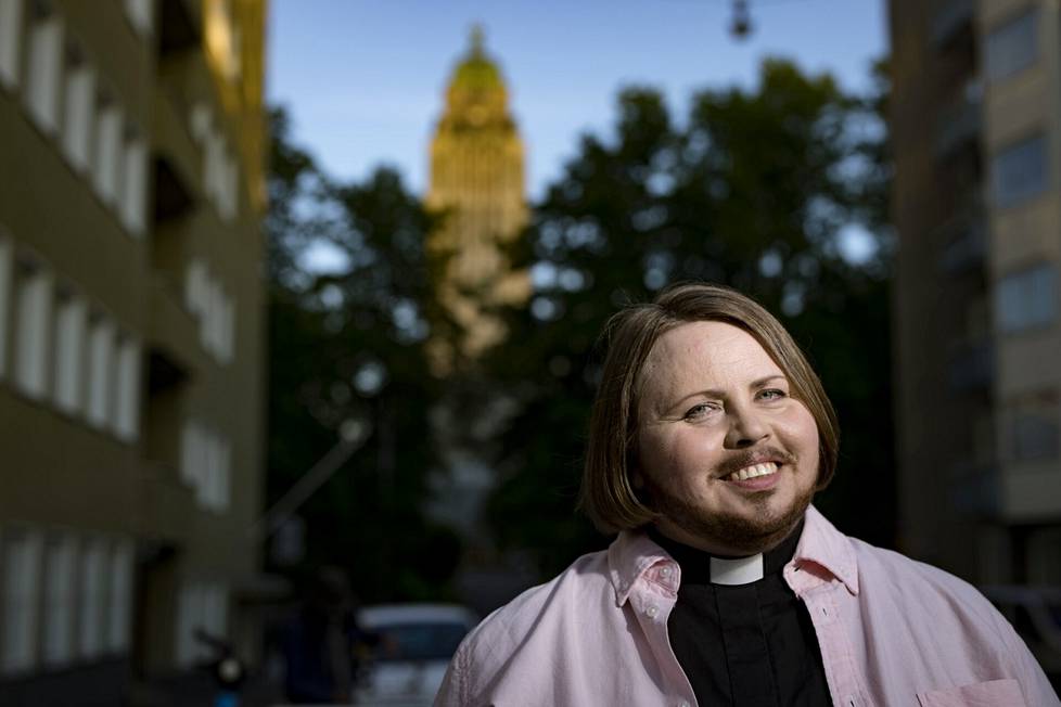 Late Mäntylä on vääntänyt kirkossa jo yli kymmenen vuotta oikeudesta olla olemassa ja tehdä papin työtä. Muunsukupuolisena se on ollut paljon vaikeampaa kuin homoseksuaalina, hän sanoo.