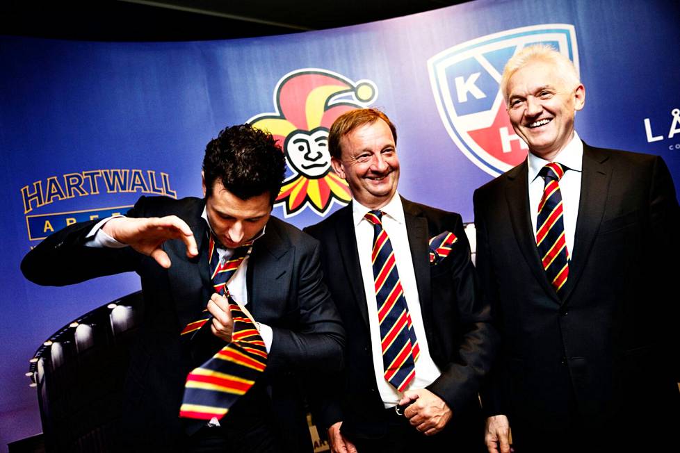 Roman Rotenberg, Hjallis Harkimo and Gennadi Timchenko in the mood in 2013, when the arena changed hands.