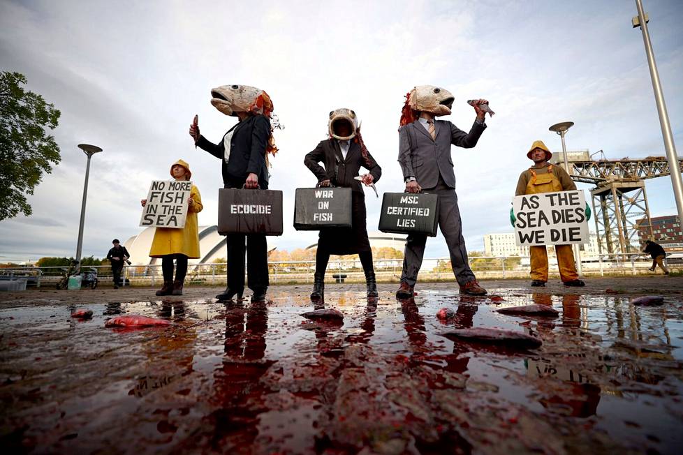 4. marraskuuta. Ocean Rebellion -aktivistit osoittivat mieltään teollista kalastusta vastaan YK:n ilmastokokouksen aikaan Glasgow’ssa Skotlannissa.