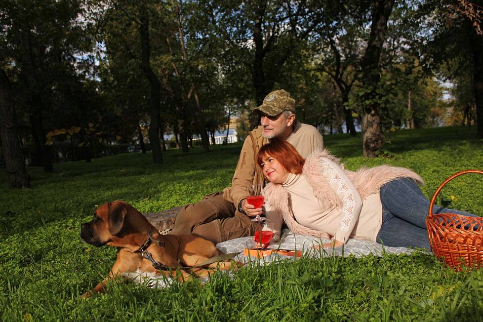 Сергей Цыгипа с женой Леной. Цыгипа пропал на прогулке с собакой, но позже собака была найдена в городе.