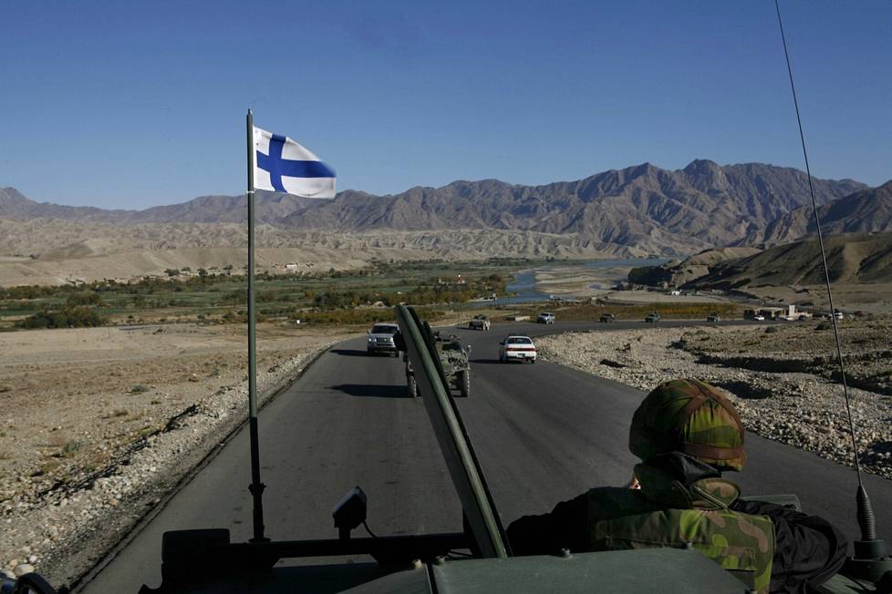Suomalainen Pasi-ajoneuvo Surobin alueella Afganistanissa 23. marraskuuta 2006. 