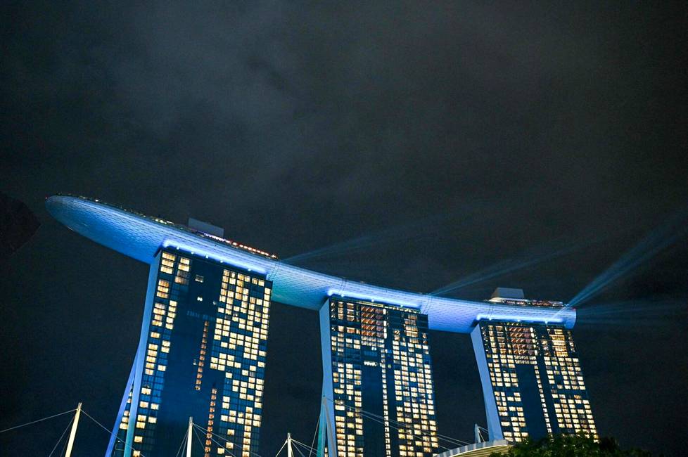 Singaporessa hotelli valaistiin uuden vuoden kunniaksi.